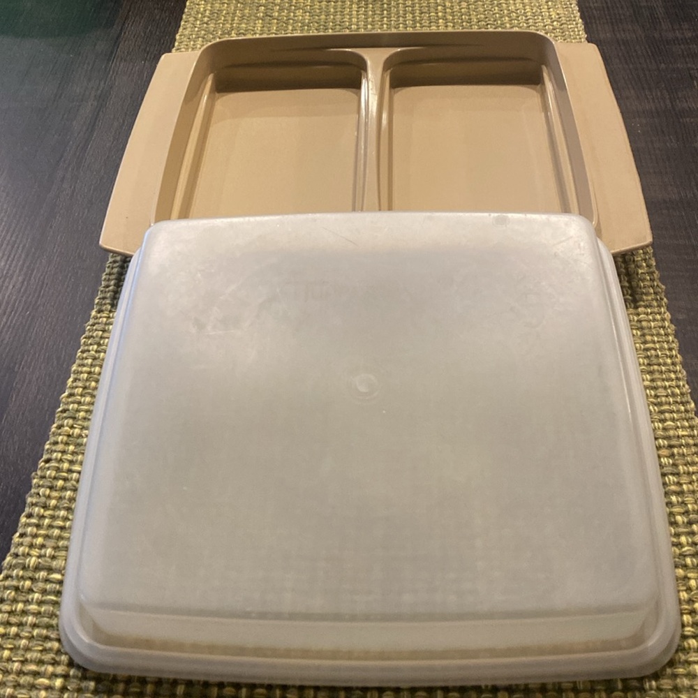 Vintage Tupperware Deviled Egg Container *missing inserts* - Picture 2 of 10